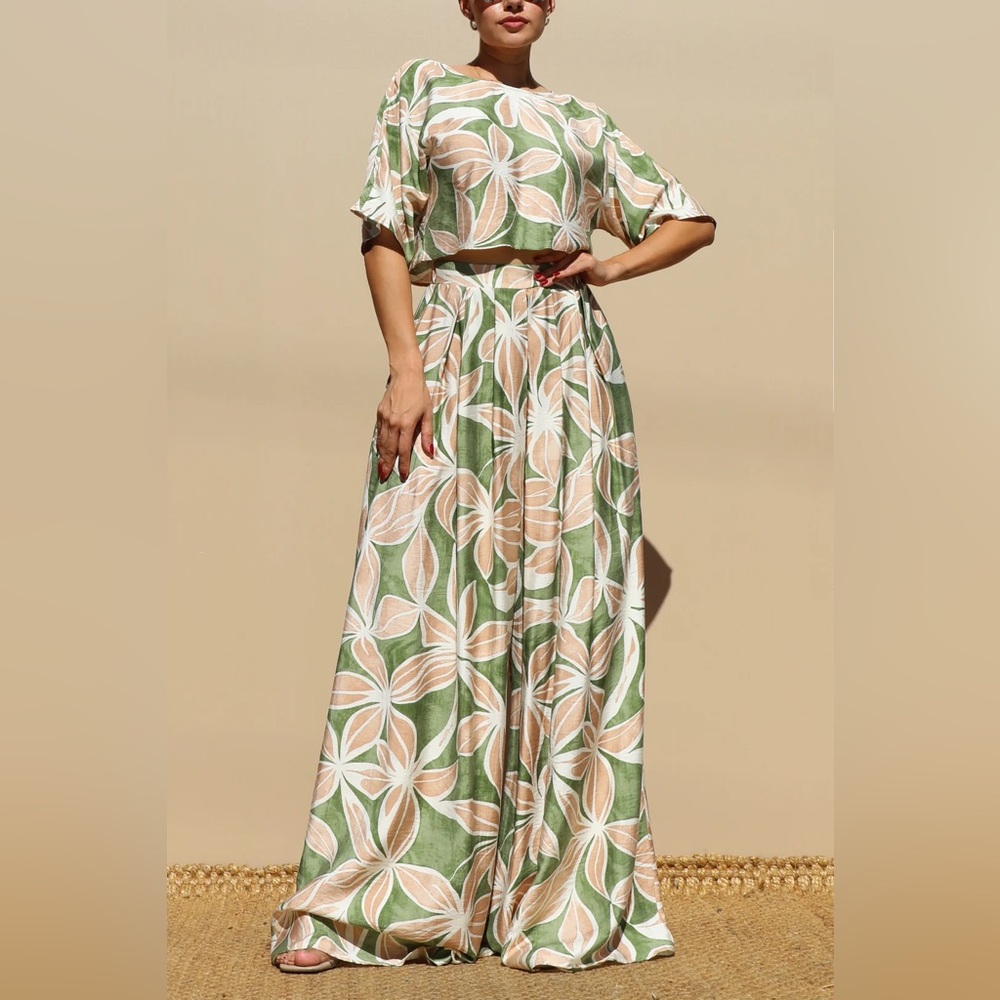NWT Tropical Leaf Print Two Piece Set Pants Crop Top Boho Resort Set - Picture 2 of 7